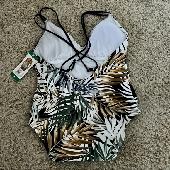 Bundle ***SALE*** Brand new with tags Hurley one piece bathing suit. XL - Picture 5 of 7